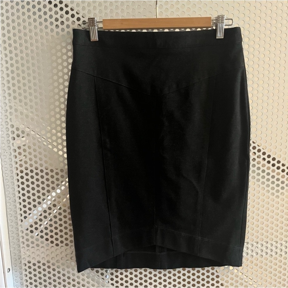 Periphery Knee Length Pencil Skirt Size Medium in Black. Made in Canada GUC